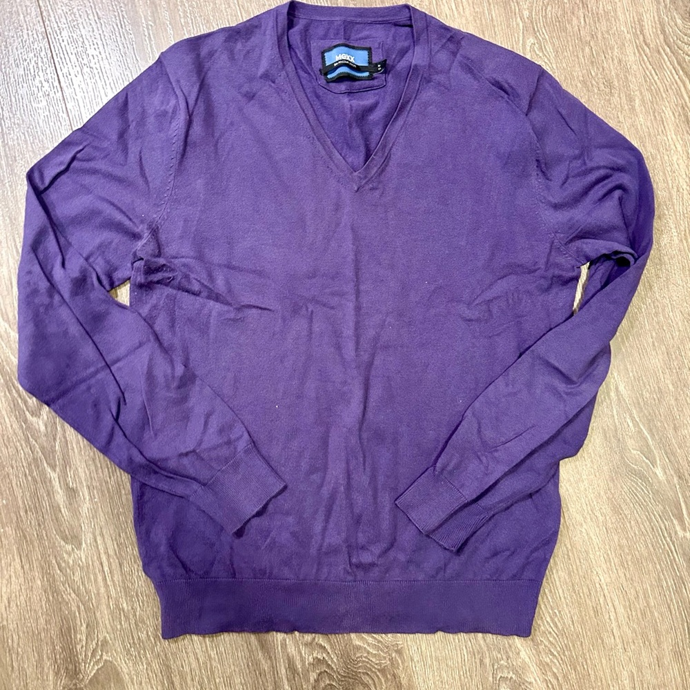 Like new v neck sweater men small purple